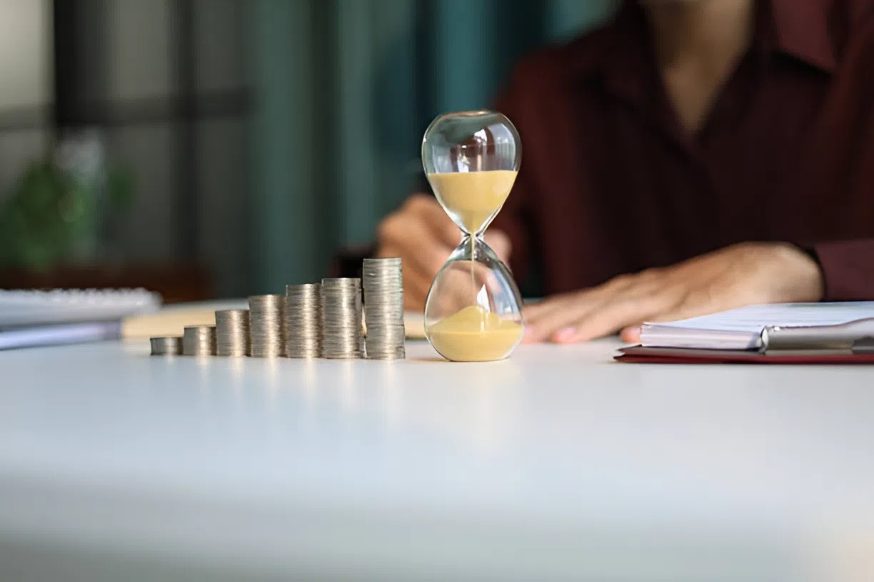 Financial planning and timeline considerations for a painting franchise investment